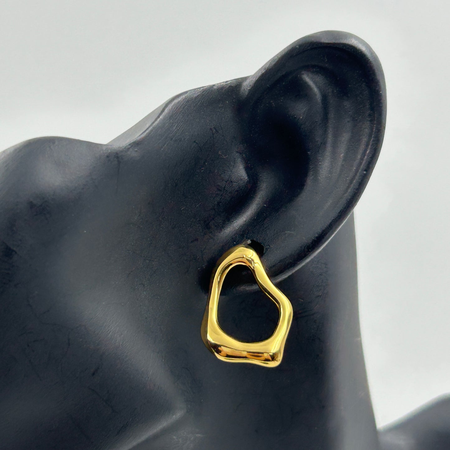 Women's Minimal Hoop Earrings 18K Yellow Gold Plated