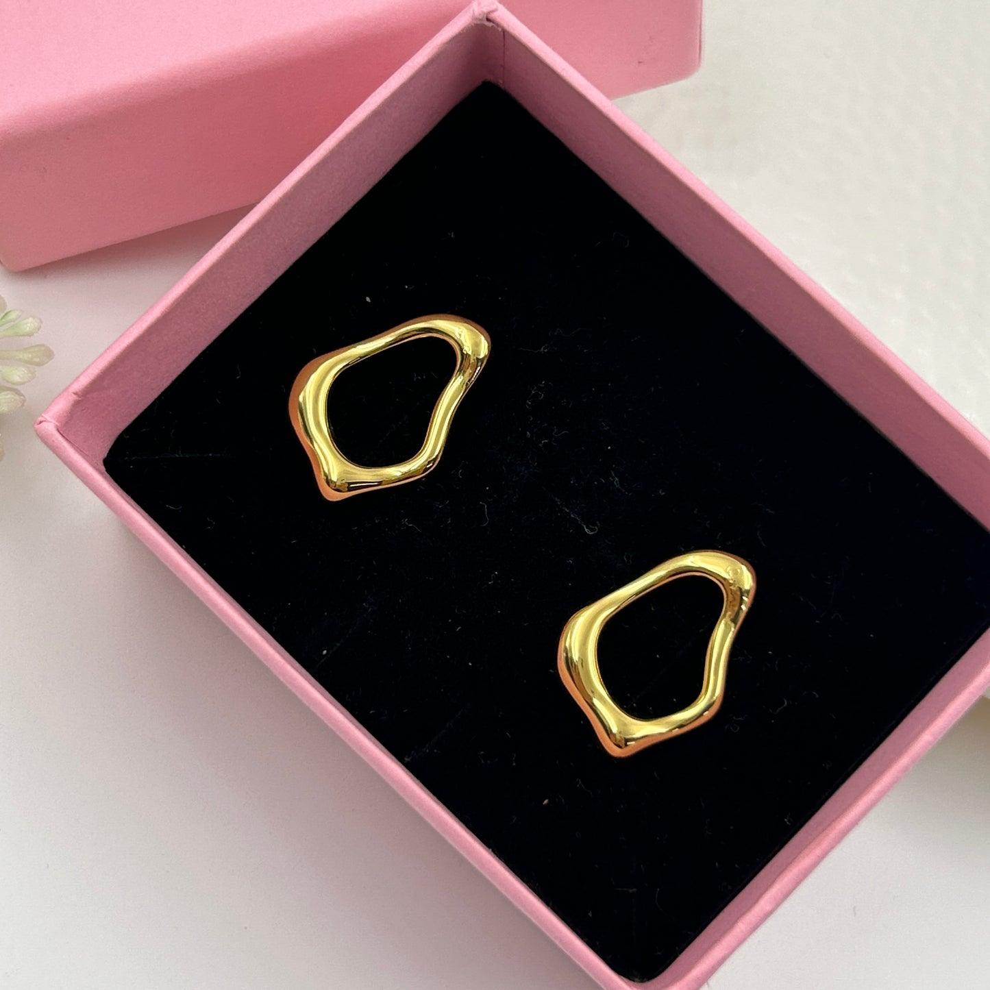 Women's Minimal Hoop Earrings 18K Yellow Gold Plated