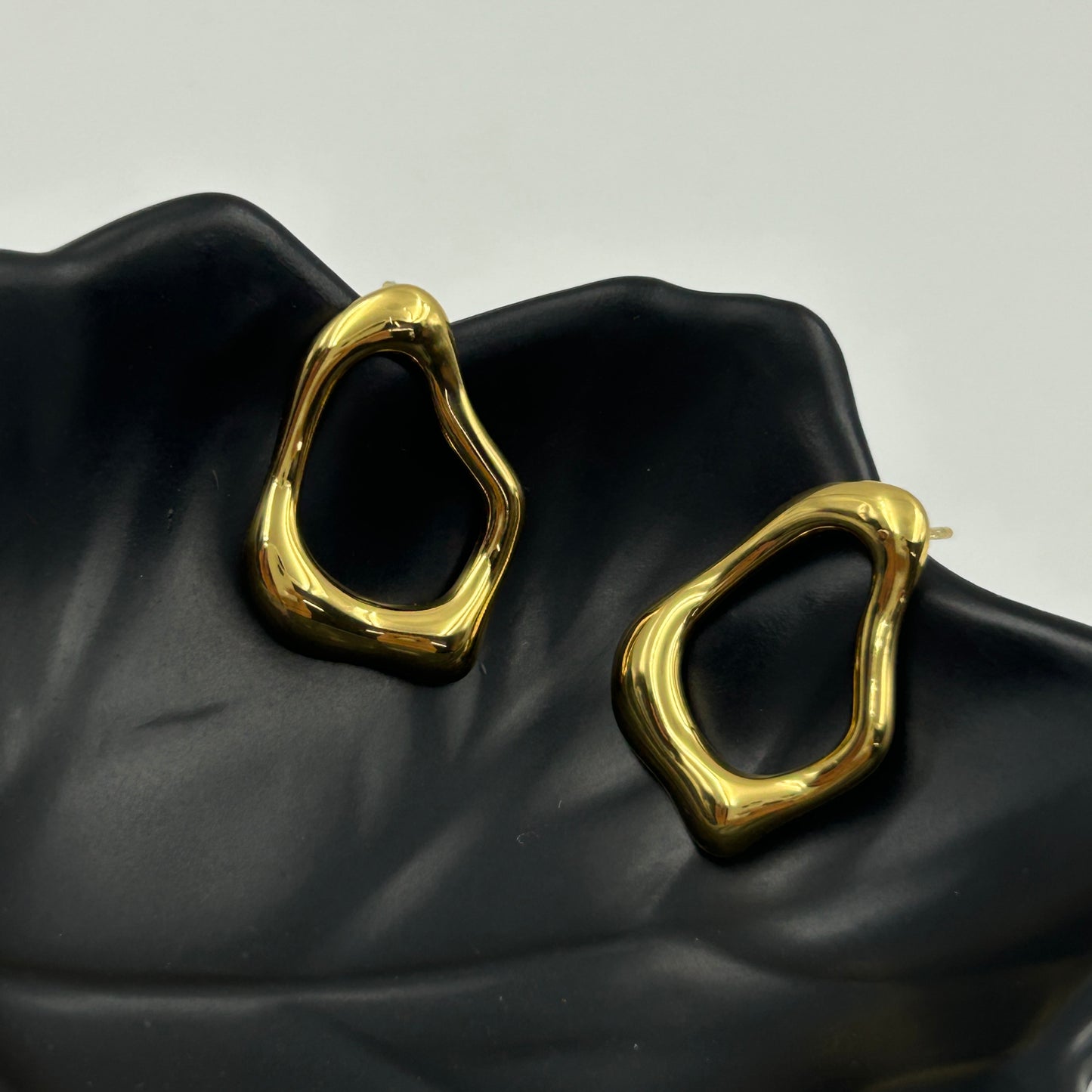 Women's Minimal Hoop Earrings 18K Yellow Gold Plated