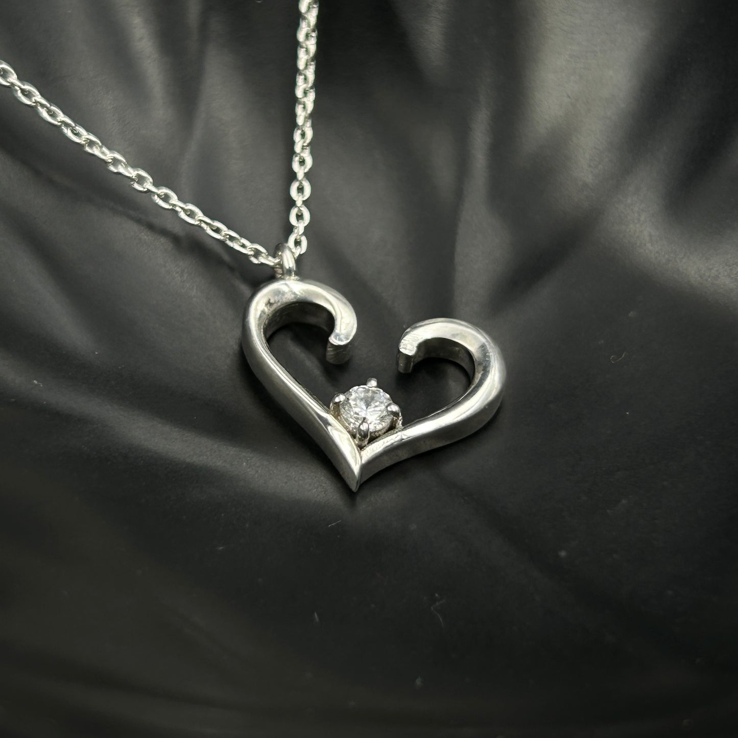 Women's Minimal Heart Necklace