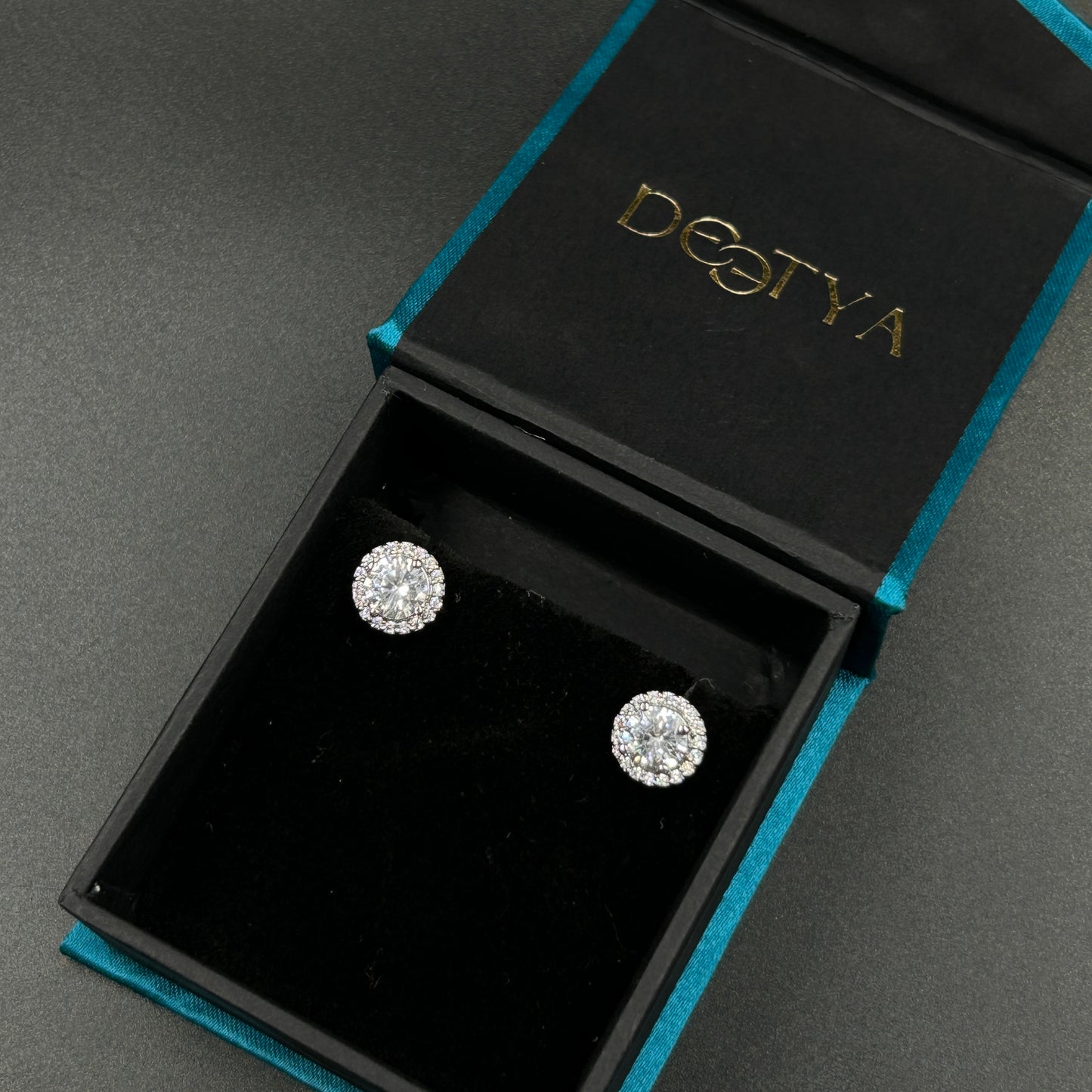 Women's Diamond Earring