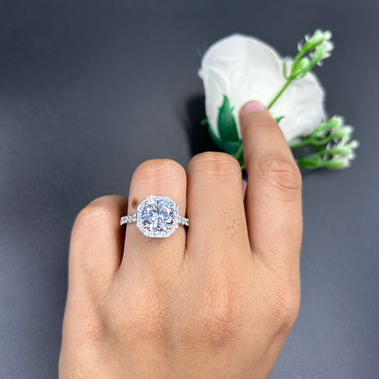 Women's Diamond Ring