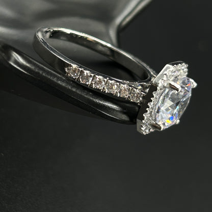 Women's Diamond Ring