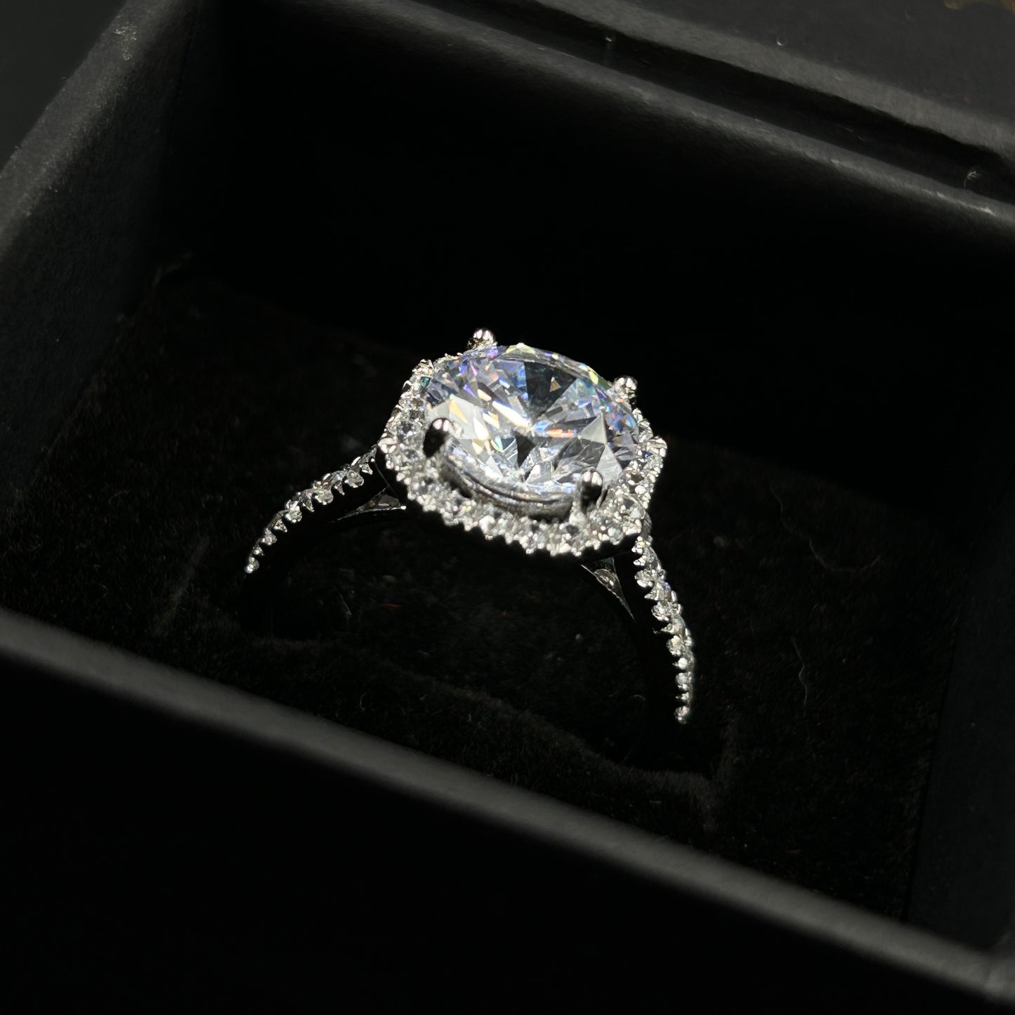 Women's Diamond Ring