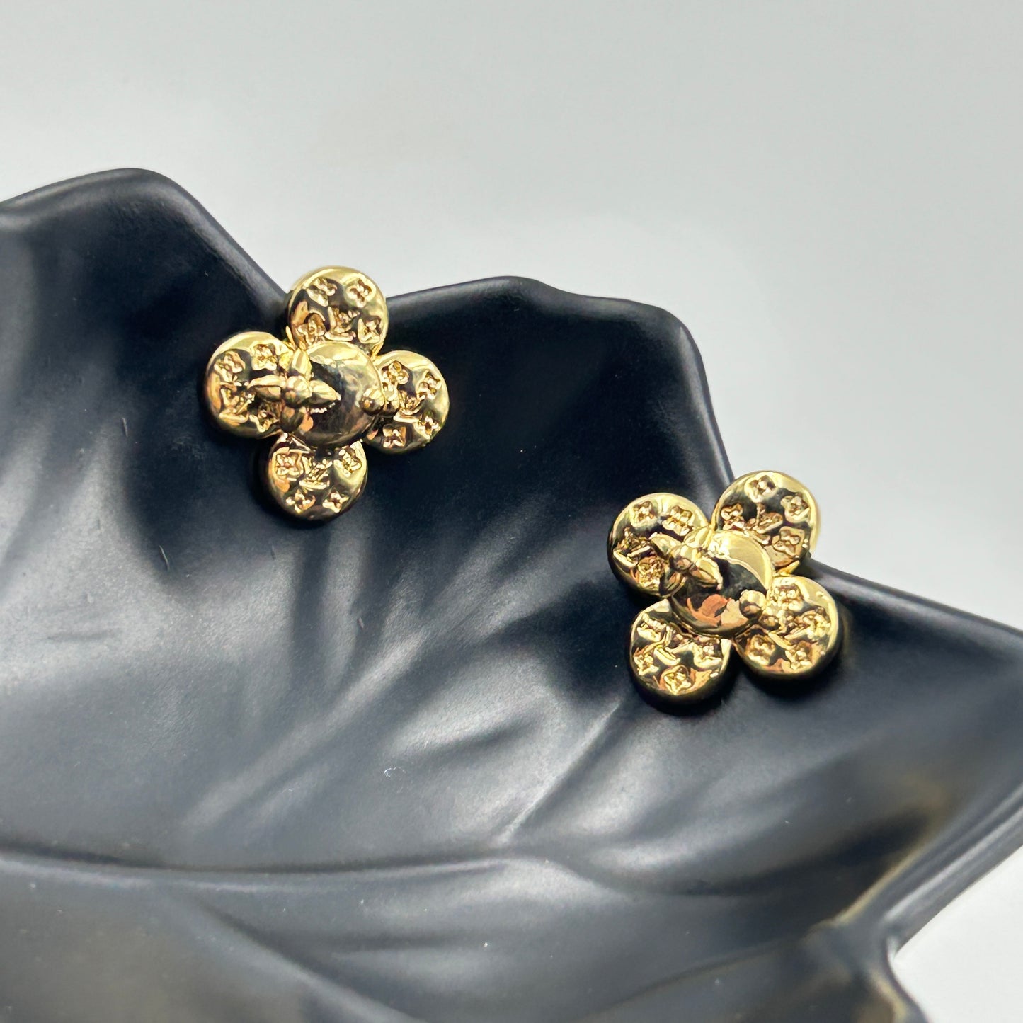 Minimal Flower Earrings 18K Yellow Gold Plated