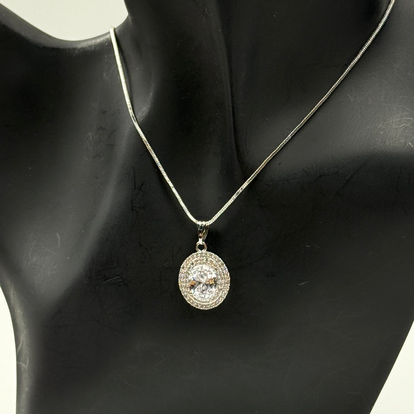 Minimal Necklace Set For Women ( Oval Cut )