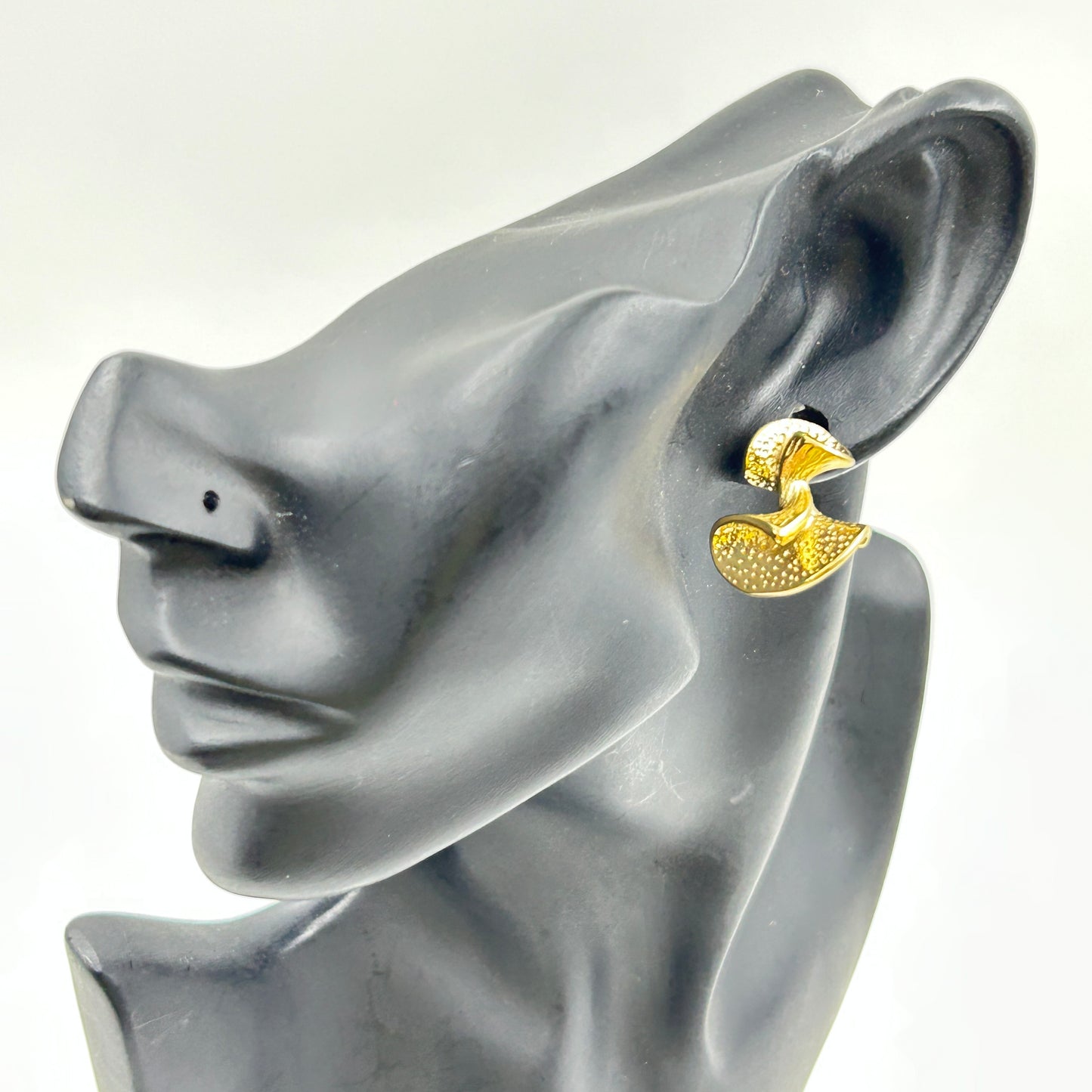 Wavy Earring for Women 18k Yellow Gold Plated