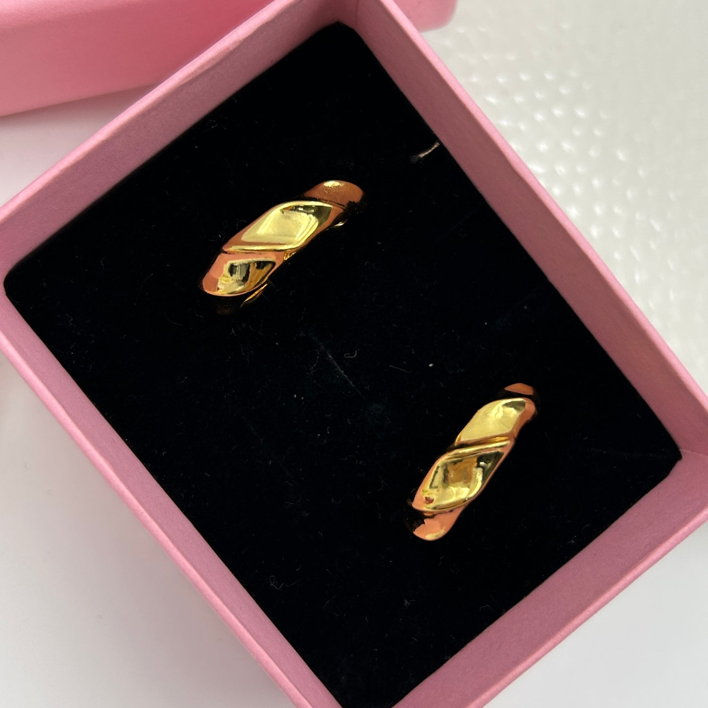 Wavy Small Hoop Earrings 18k Yellow Gold Plated