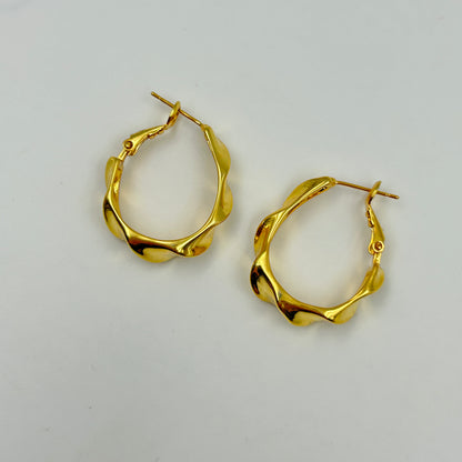 Wavy Small Hoop Earrings 18k Yellow Gold Plated