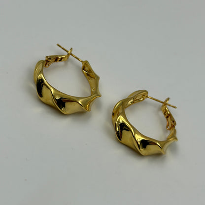 Wavy Small Hoop Earrings 18k Yellow Gold Plated
