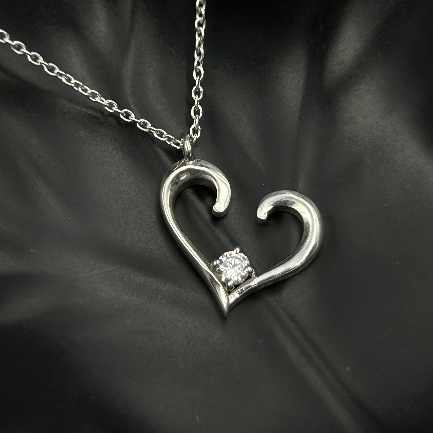 Women's Minimal Heart Necklace