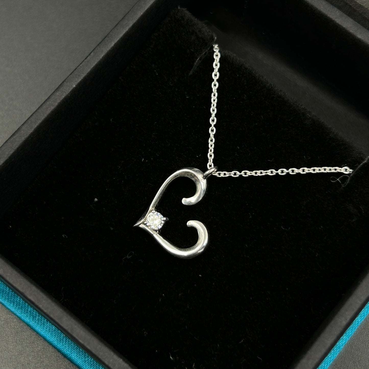 Women's Minimal Heart Necklace