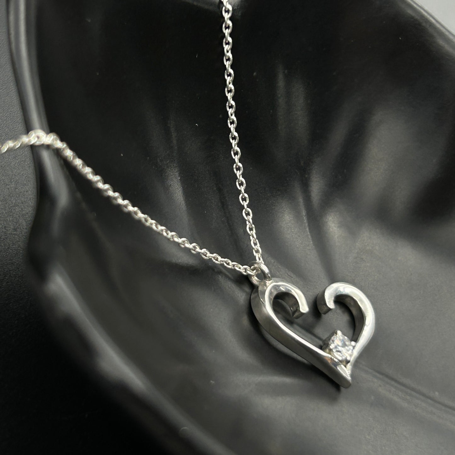 Women's Minimal Heart Necklace