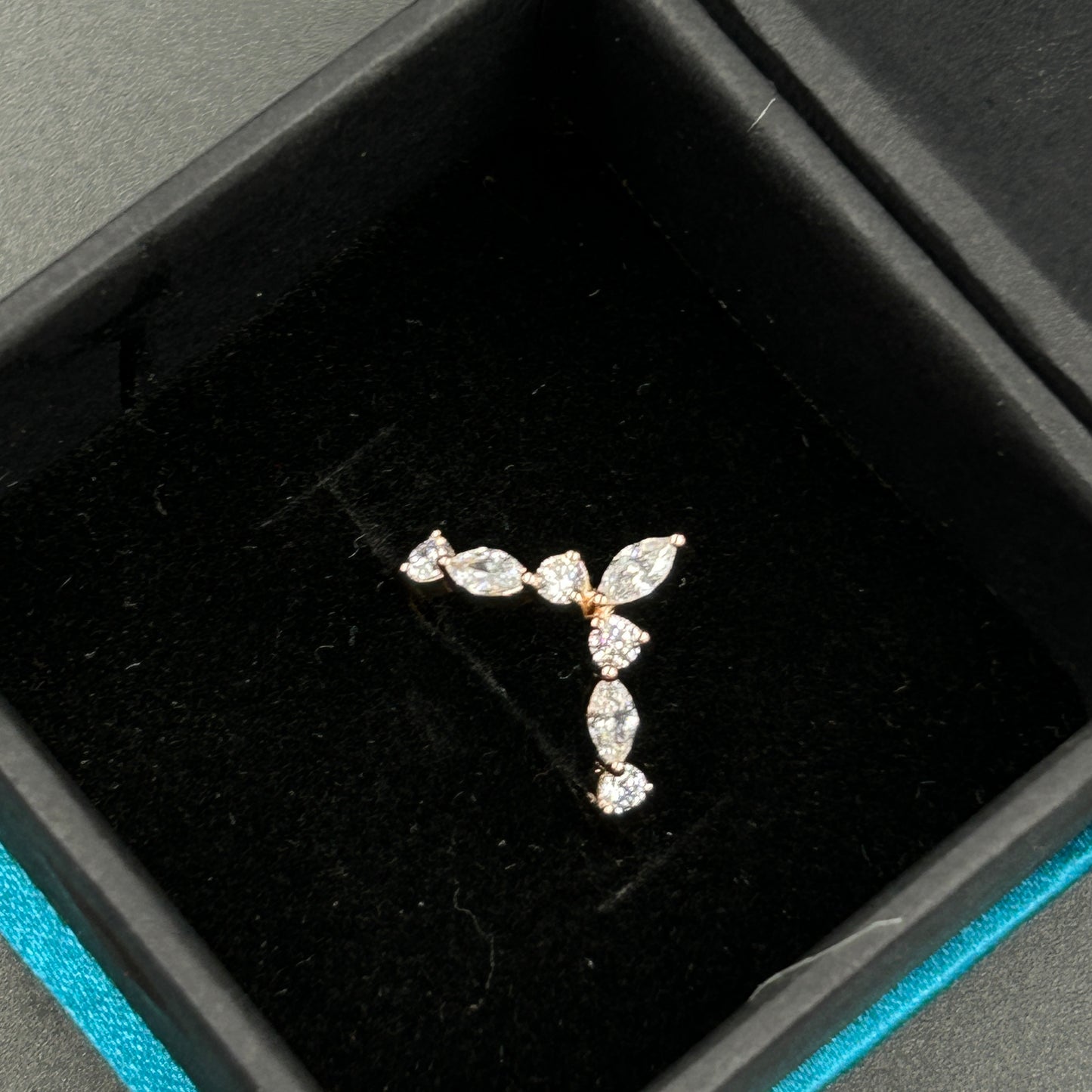 Diamond "V" Ring