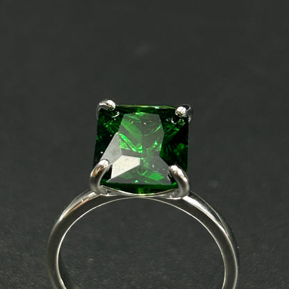 Women’s Green Diamond Ring 18k White Gold Plated